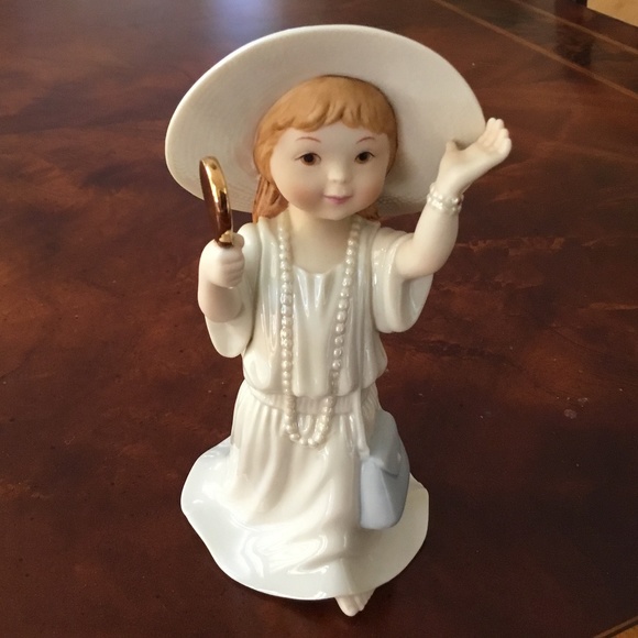 LENOX LITTLE GIRL CHINA FIGURINE - Picture 1 of 4